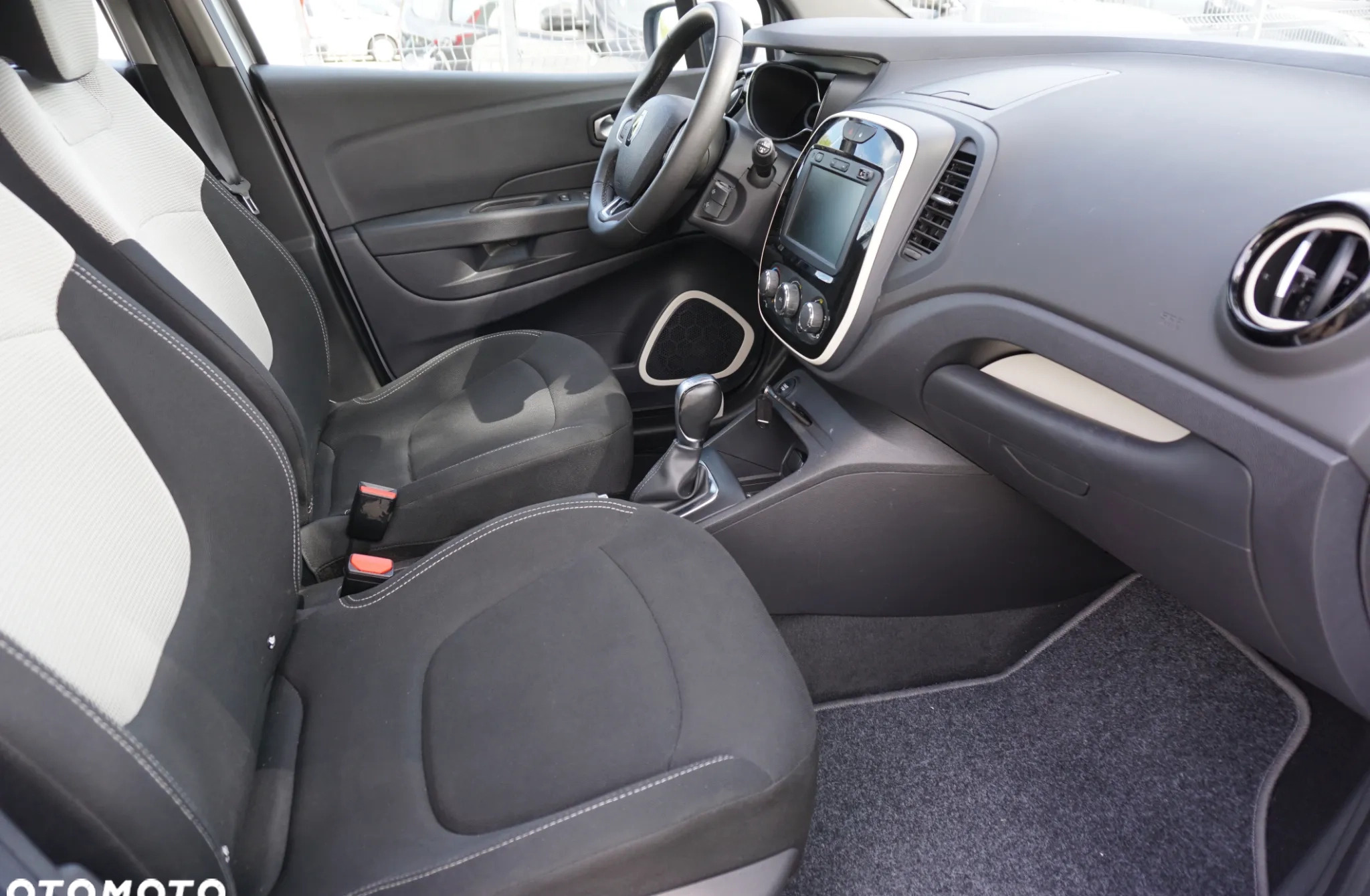 Renault Captur cena 59900 przebieg: 36000, rok produkcji 2019 z Praszka małe 172